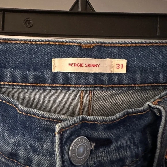 Levi’s the wedgie skinny distressed jeans size 31 - Picture 3 of 6